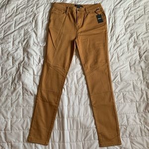 BRAND NEW CAMEL COLORED SKINNY JEANS